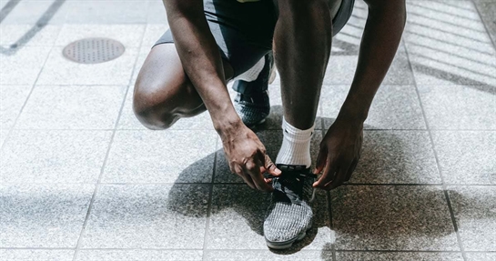 Runner si allena dopo la maratona Runner si allena dopo la maratona