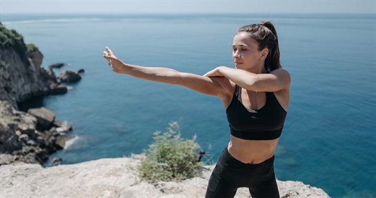 Donna fa workout ormonale Donna fa workout ormonale