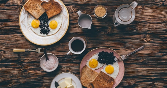 Cosa mangiare in una giornata di sci, dalla colazione al dopo sci Cosa mangiare in una giornata di sci, dalla colazione al dopo sci