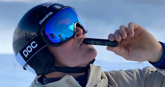 mirko felicetti assume destrosio con integratore liquido mirko felicetti assume destrosio con integratore liquido