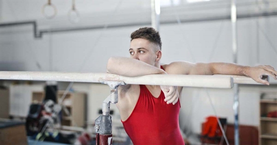 Debolezza muscolare in un atleta ginnasta Debolezza muscolare in un atleta ginnasta