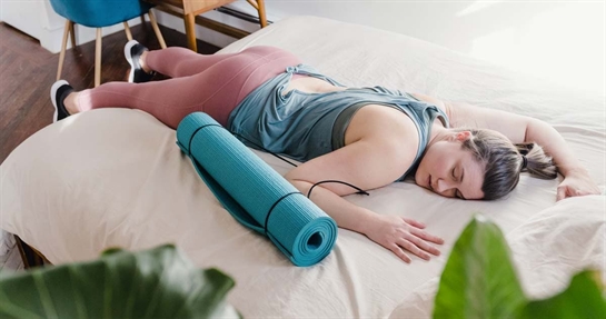 Donna stanca da carenza di potassio Donna stanca da carenza di potassio